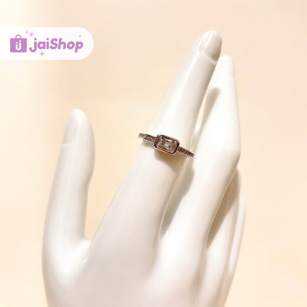 Anillo Plateado Diamante Rectangular